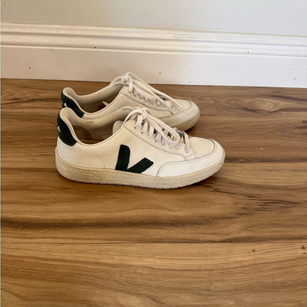 Veja Women's Sneakers in White and Green